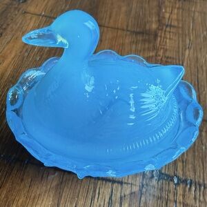 Vintage Boyd Glass Duck on Nest Peacock Blue Slag